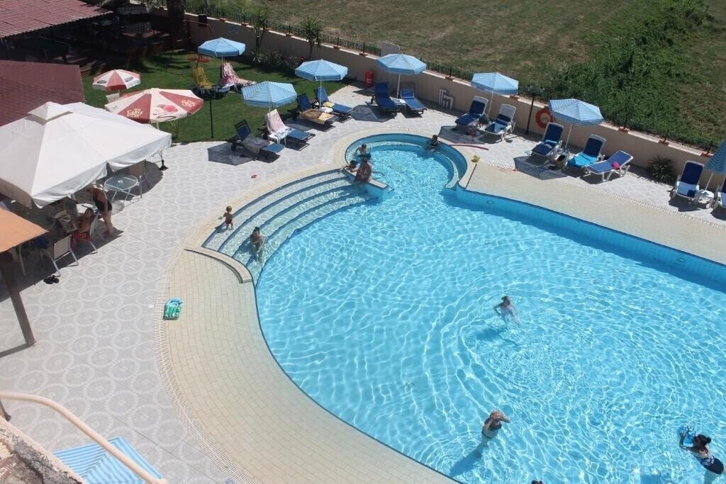 Изображение Ninos On The Beach Hotel 2*