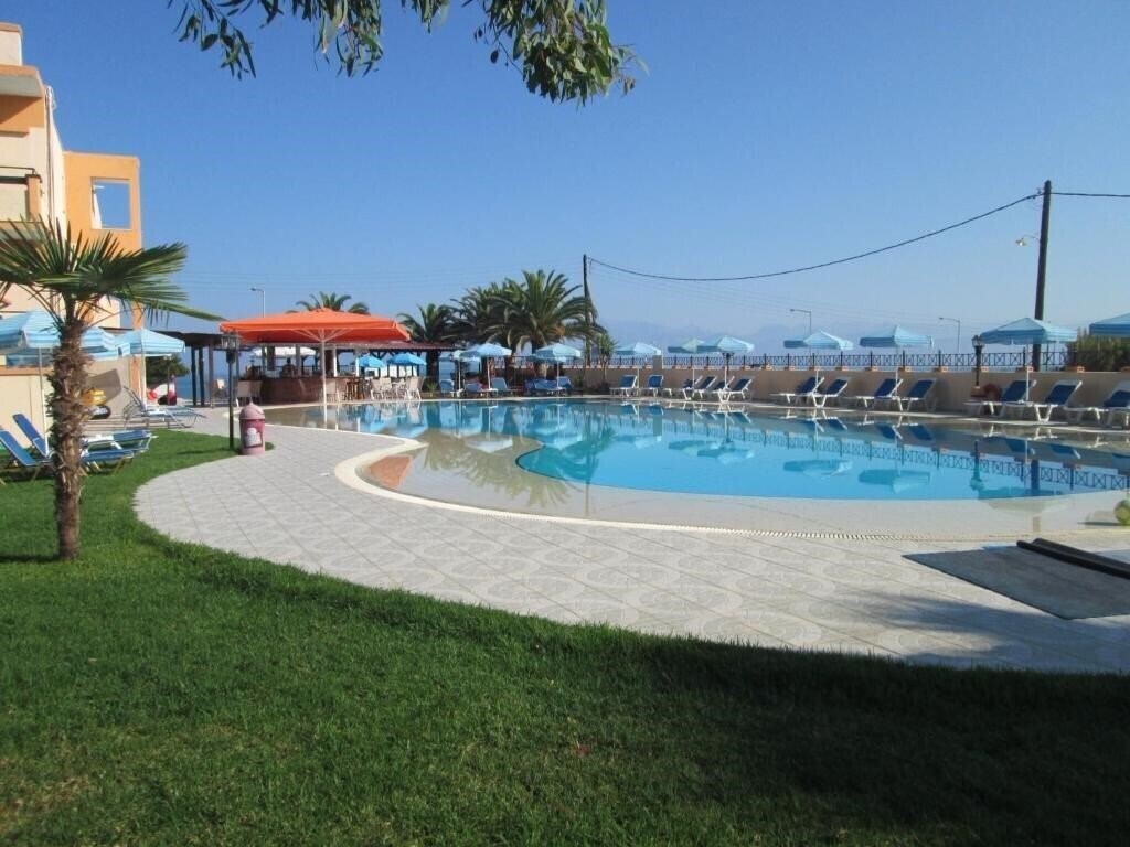 Картинка Ninos On The Beach Hotel 2*