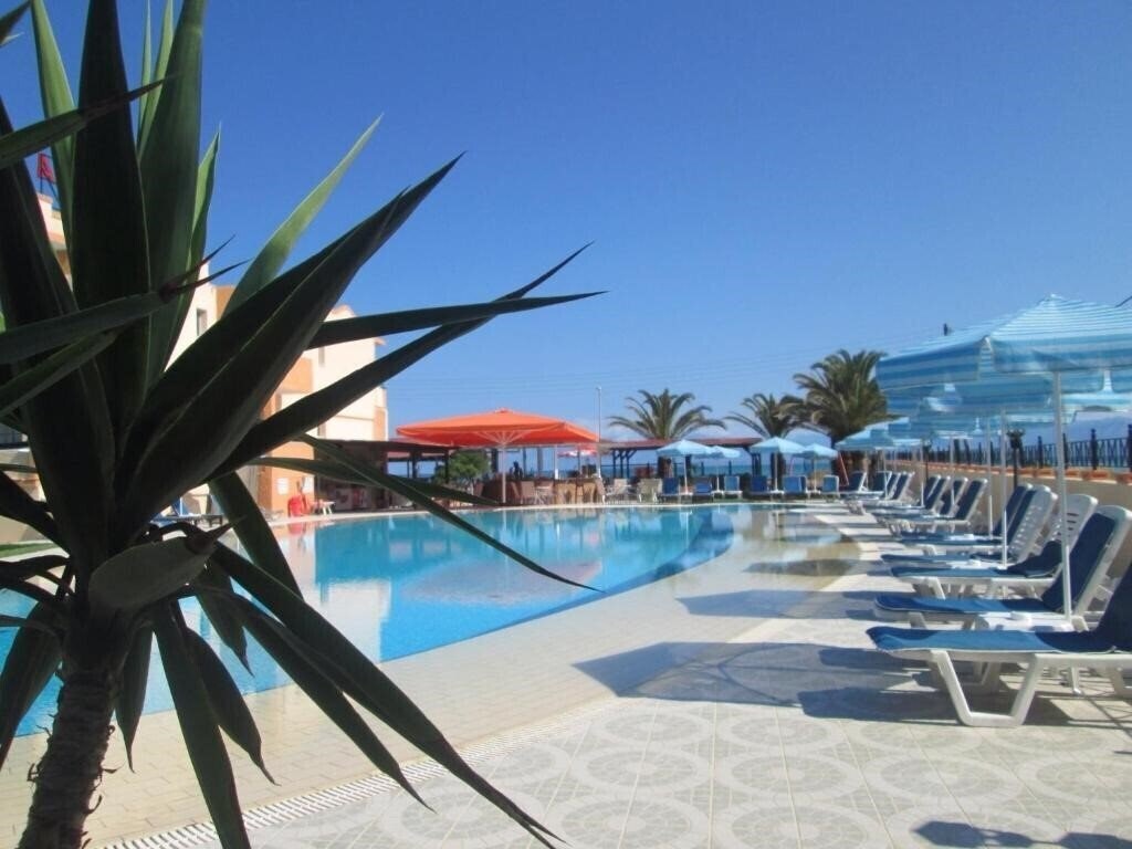 Фотография Ninos On The Beach Hotel 2*