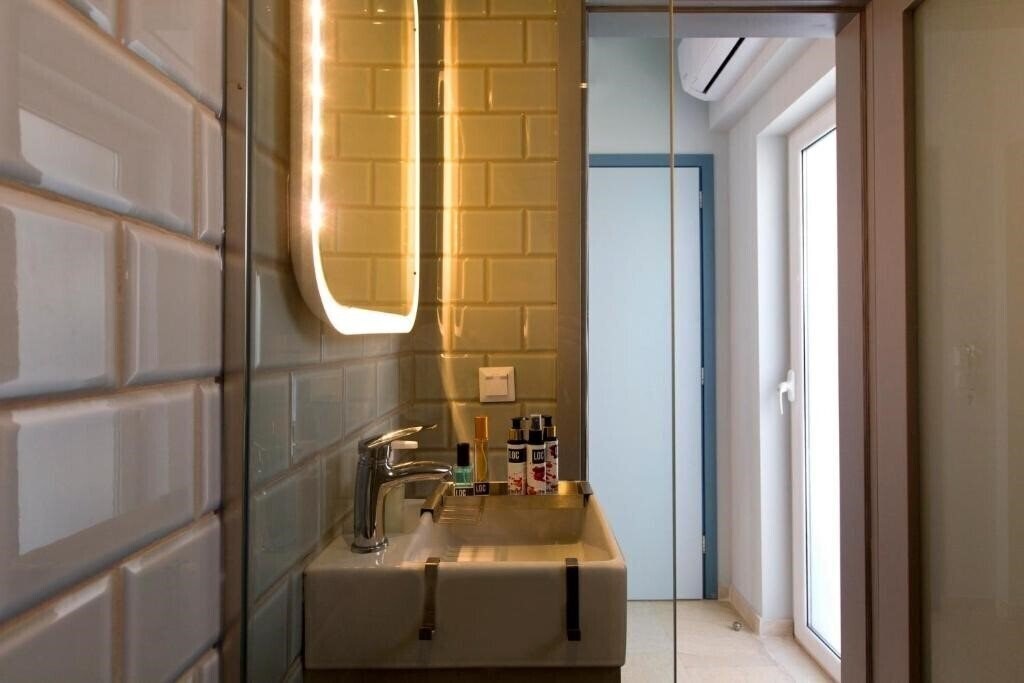 Картинка LOC HOSPITALITY Urban Suites 2*
