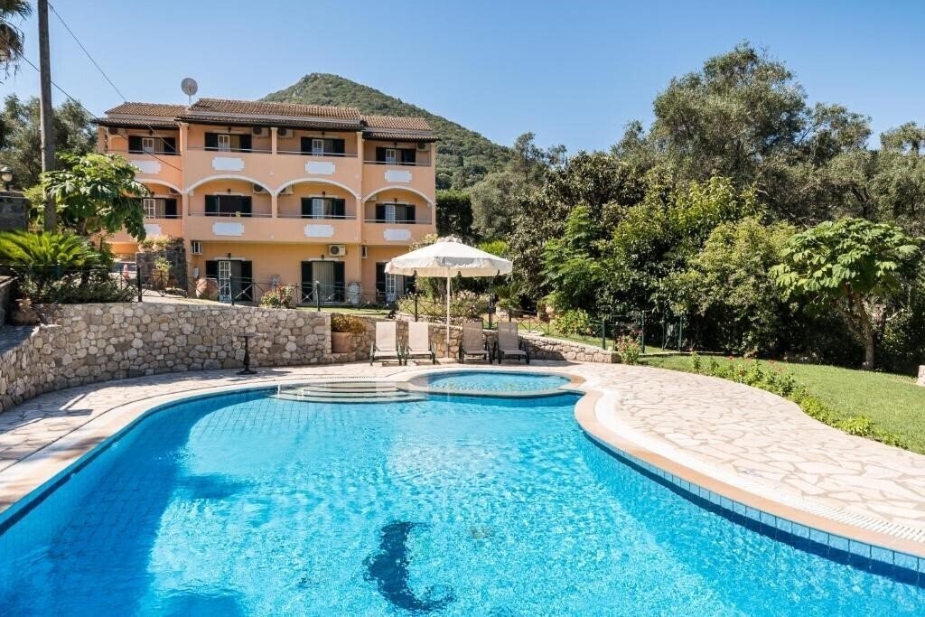 Готель Nikiforos Apartments 2*