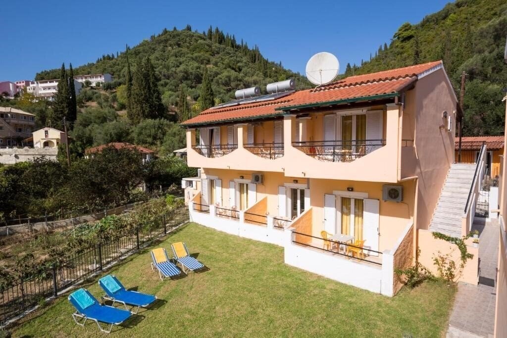 Отель Odysseus Apartments 1*
