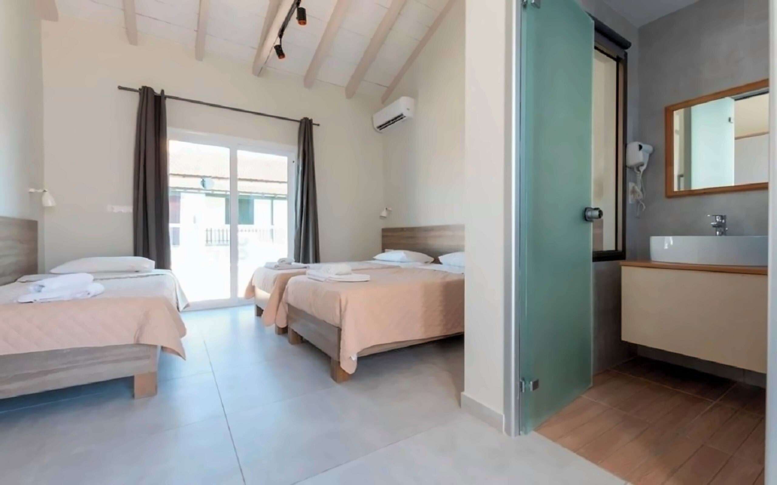 Фото The Barn Resort 2*