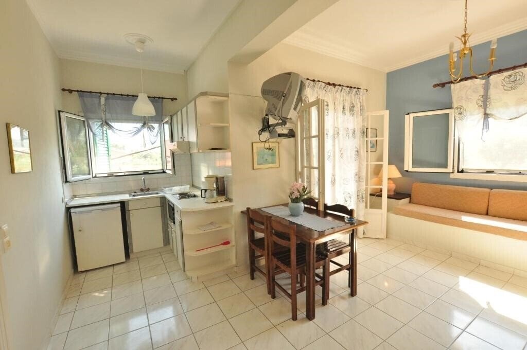 Фото Elena Apartments Acharavi 2*