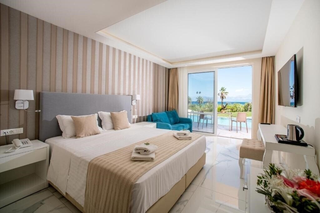 Фото Ibiscus Corfu 5*