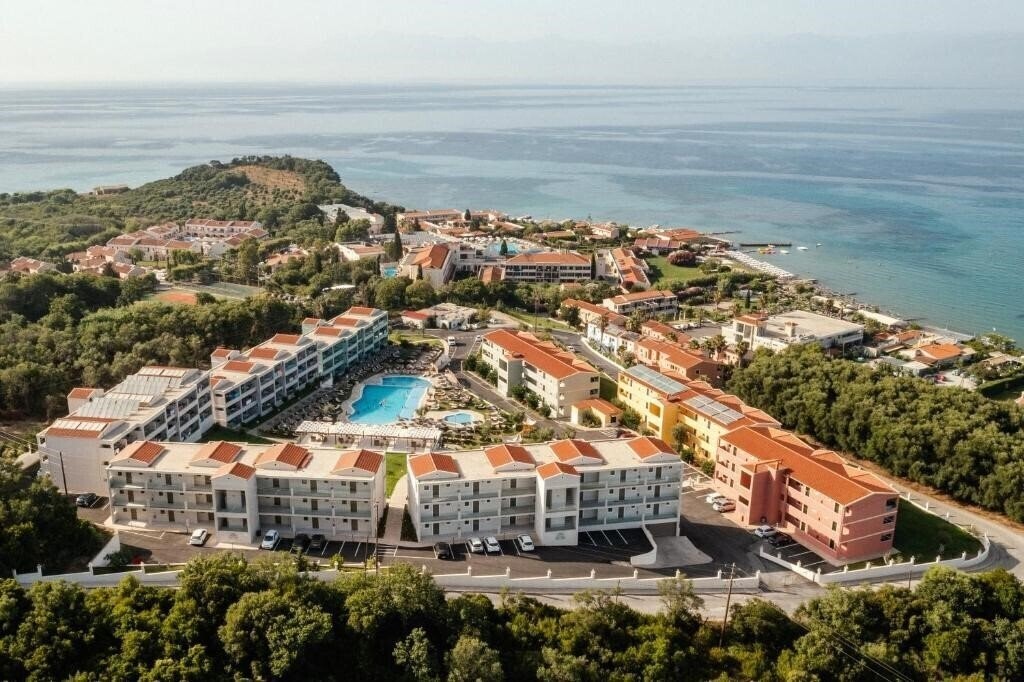 Готель Robolla Beach 4*