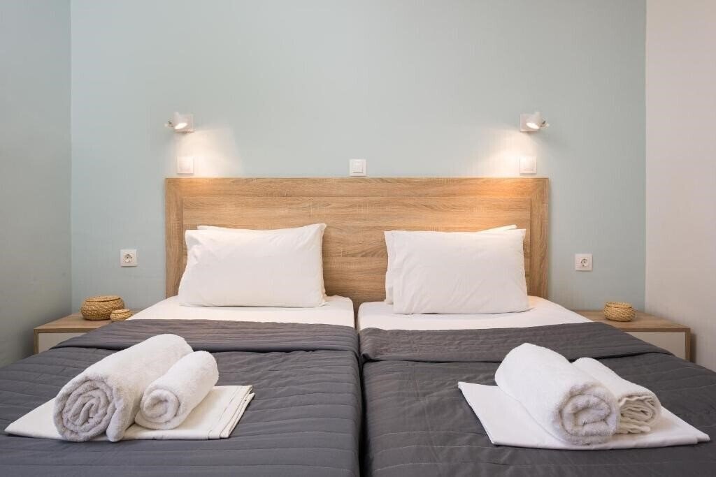 Отель Paralia Studios 3*