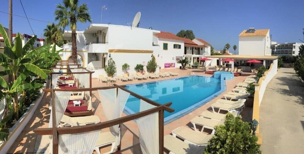 Фото Oasis Beach Club 3*