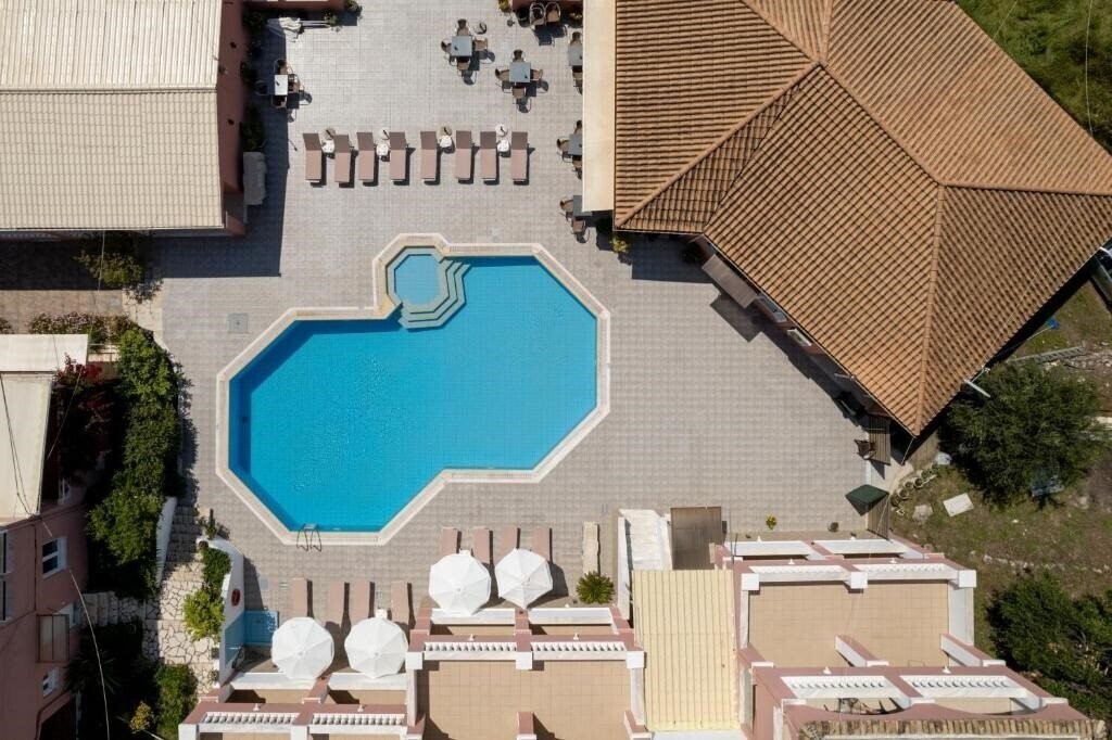Отель Paradiso Apartments 3*