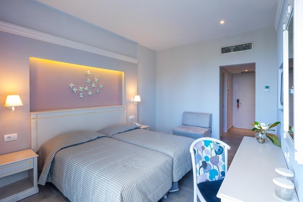 Картинка Delfinia Hotel 4*