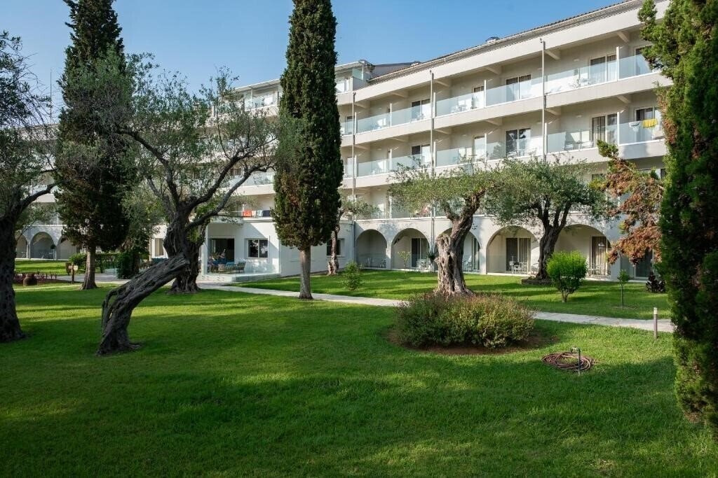 Фотографія Delfinia Hotel 4*