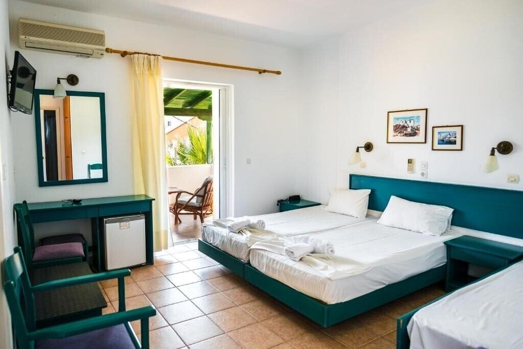 Фото Three Stars Hotel 3*