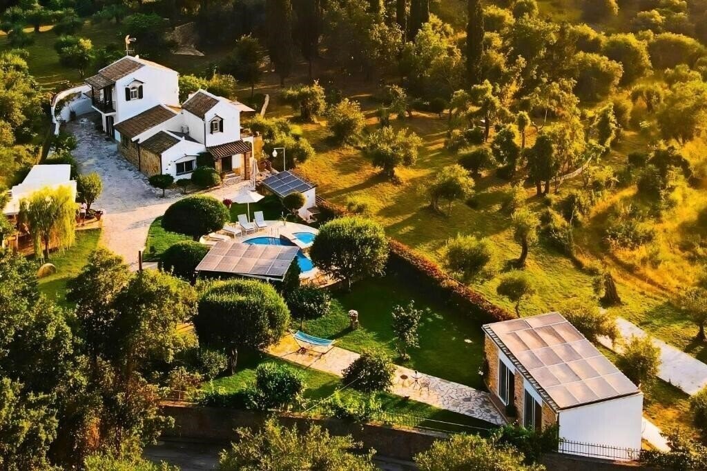 Отель Villa Claire 4*