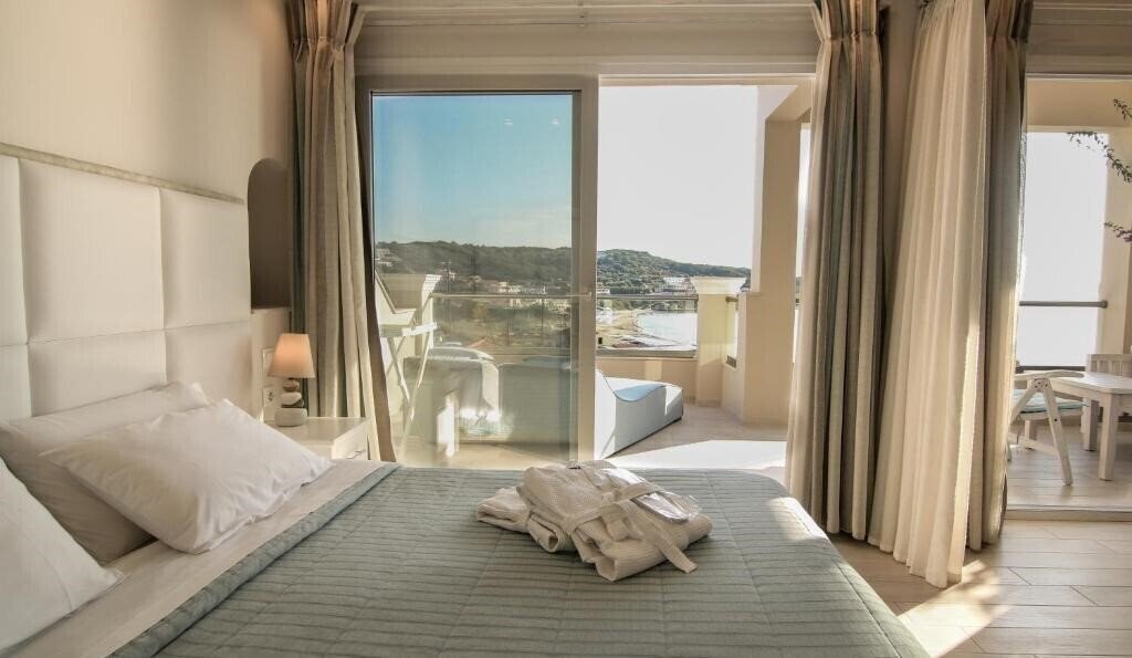 Фото Paralia Luxury Suites 4*