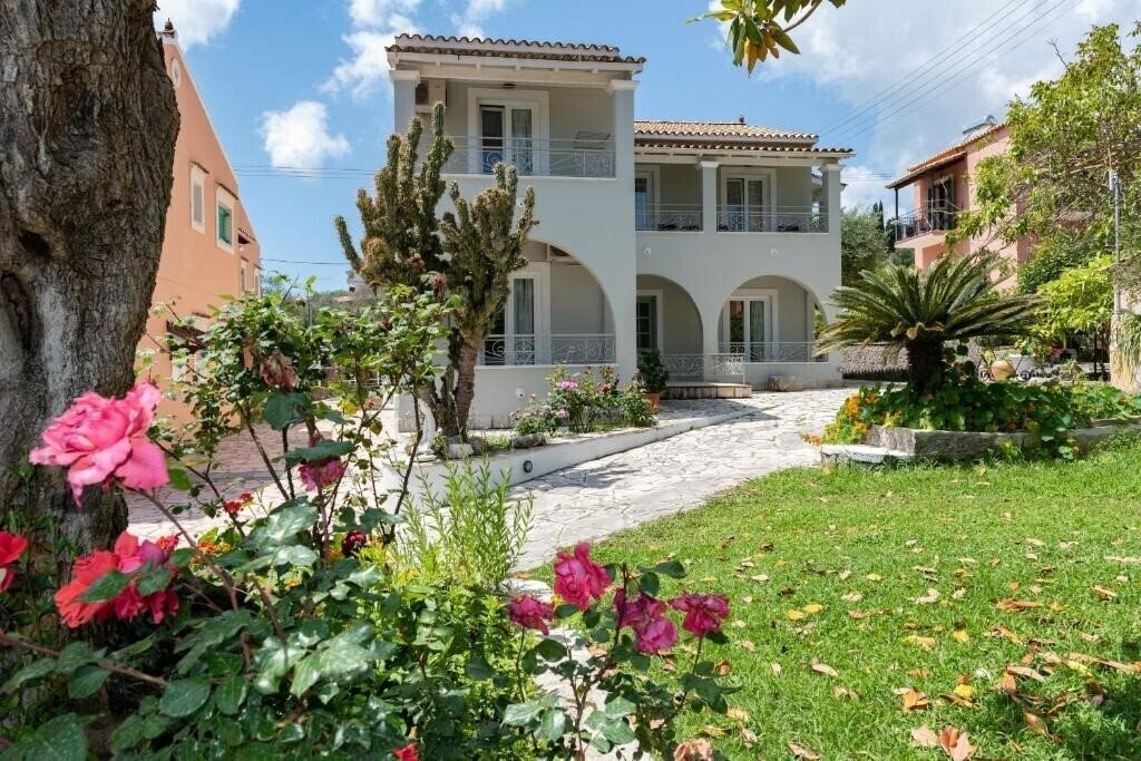 Готель Averto Corfu Apartments 3*