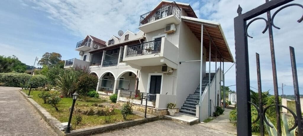 Отель Antzela Apartments 3*