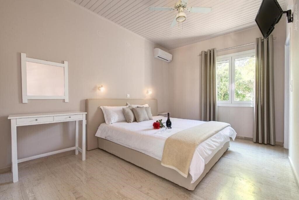 Готель Paradise Village 3*