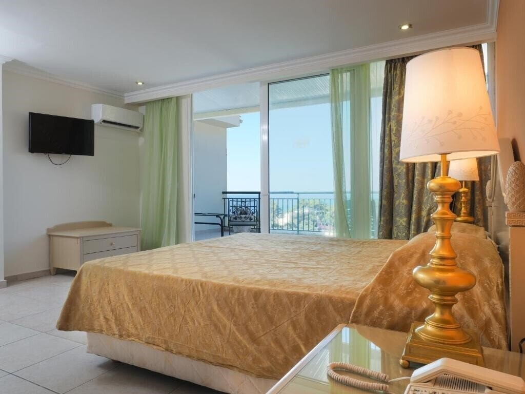 Картинка Paleokastritsa Palace 4*