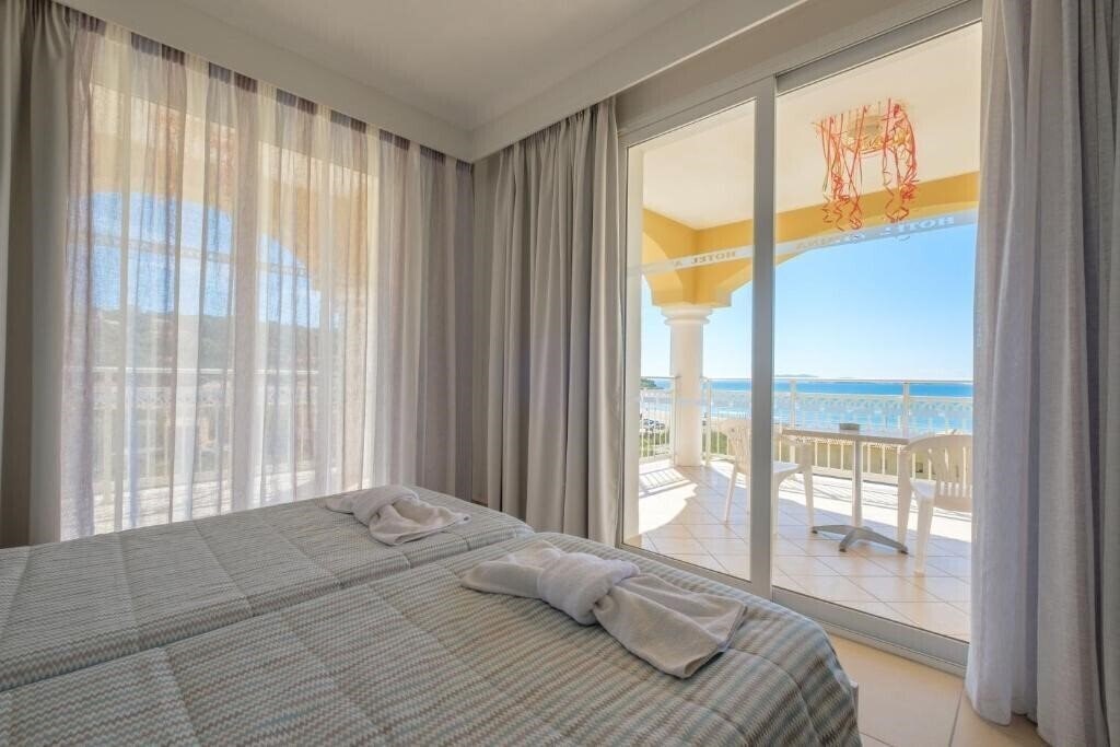 Фото Athina Hotel Aghios Stefanos Corfu 4*