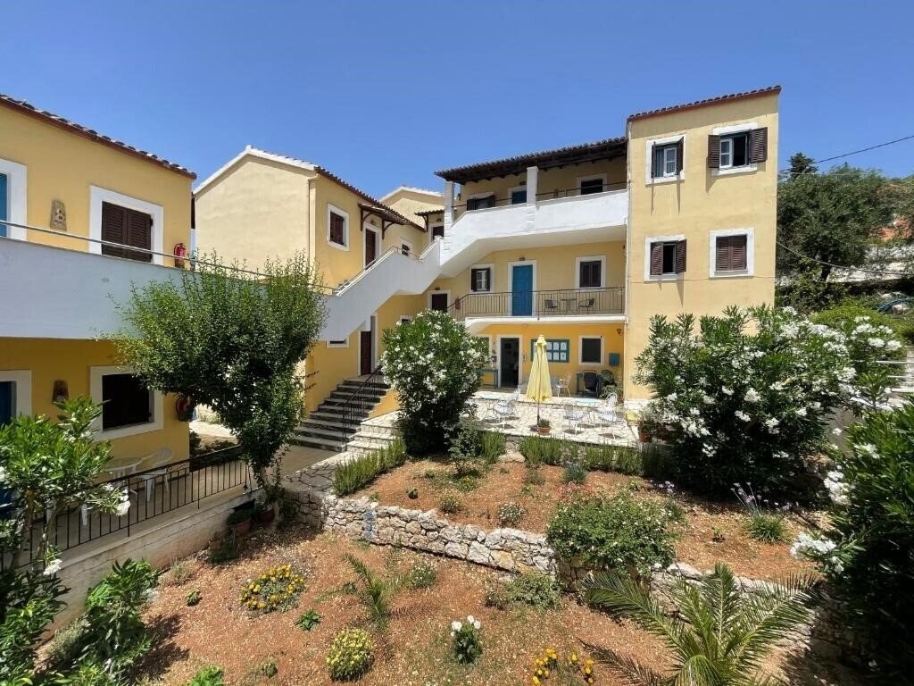 Отель Sunflower Apartments & Studios 3*