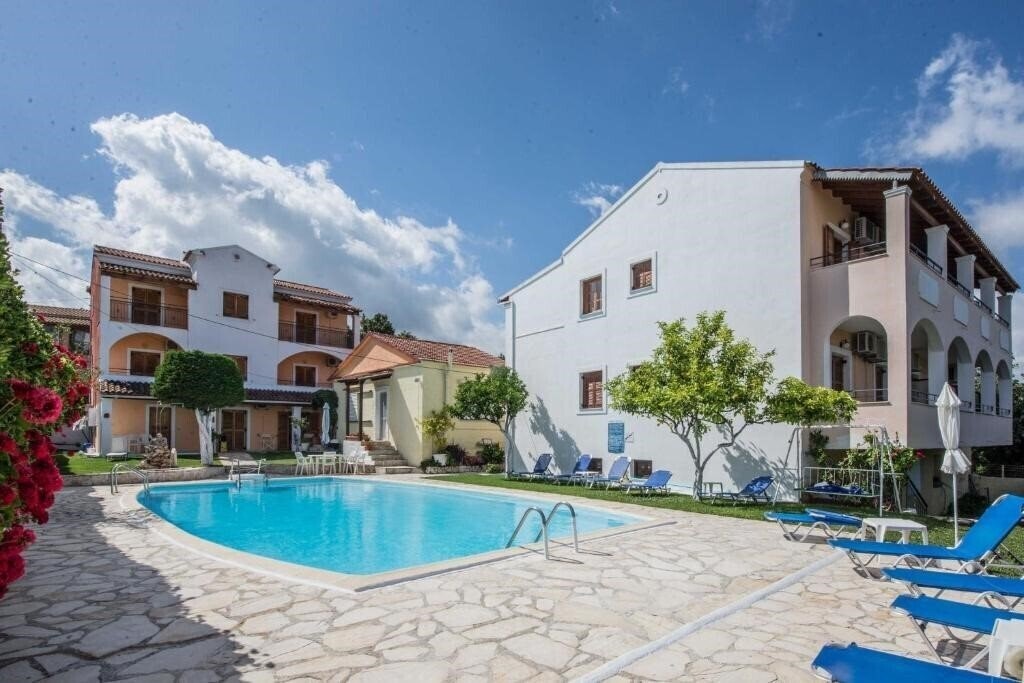 Фотографія Irene Apartments Acharavi 2*