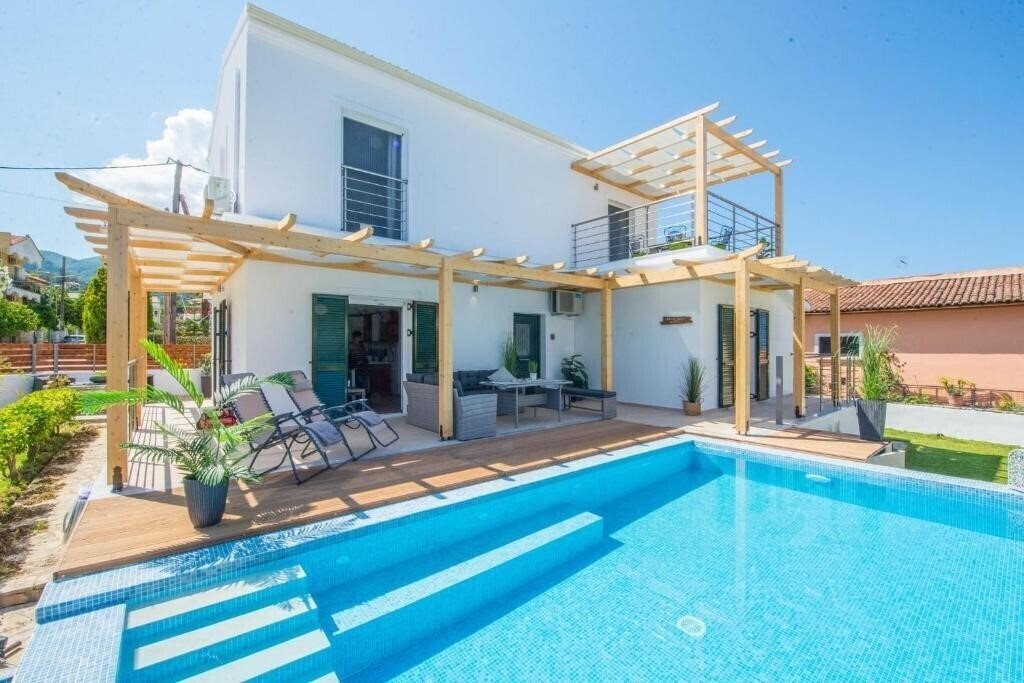 Отель Acharavi Beach Villa 4*