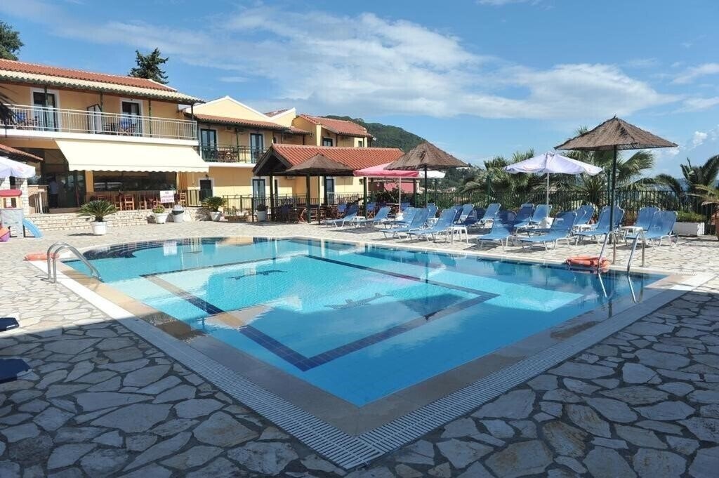 Готель Kerkyra Studios & Apartments апартаменты