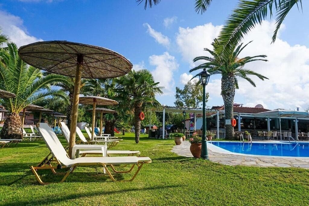 Отель Elizabeth Apartments 3*