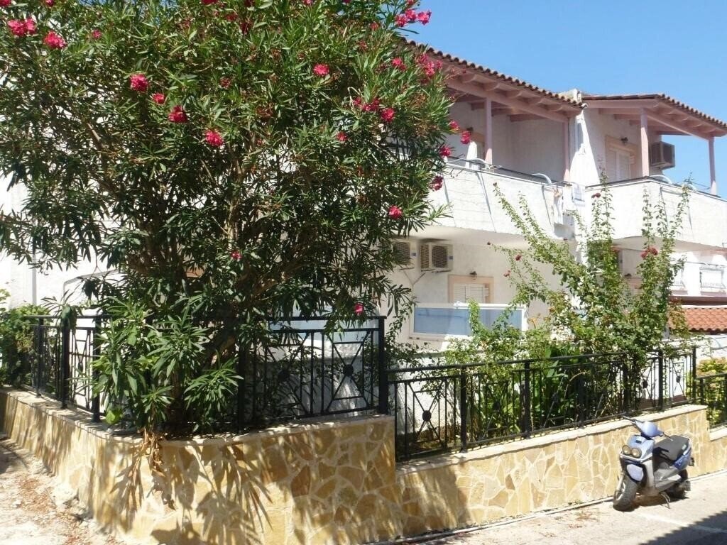 Готель Galini Studios Corfu апартаменты