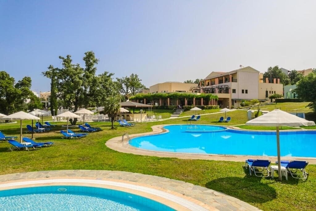 Готель Century Resort 4*