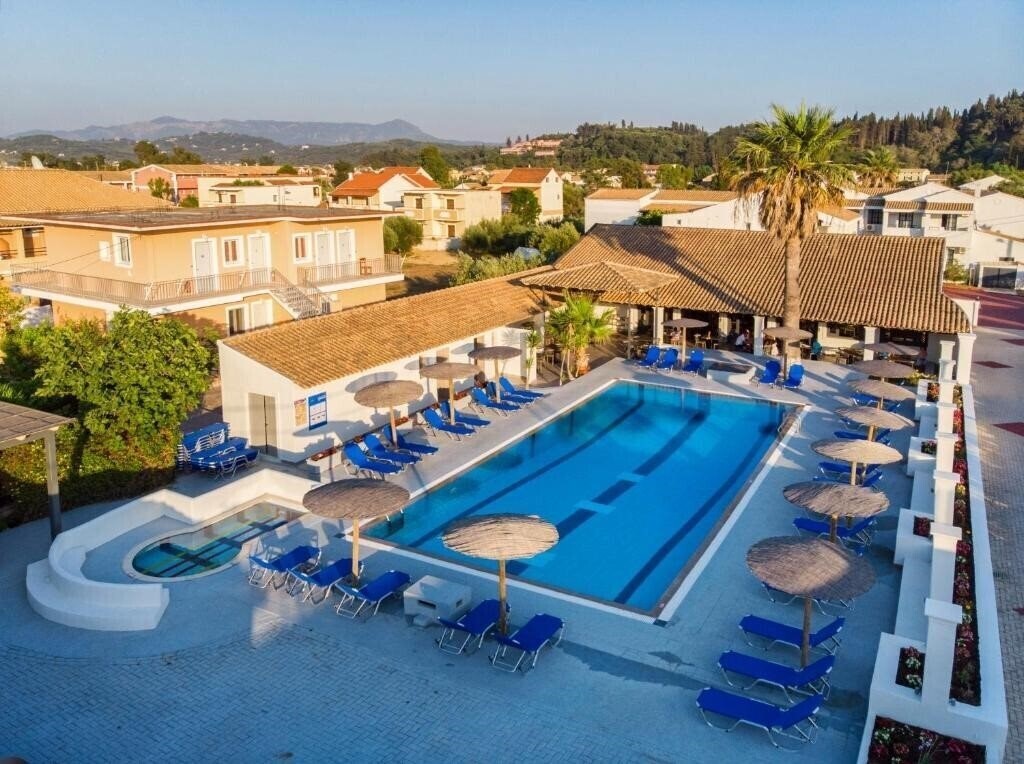 Готель Sungate Beach 4*