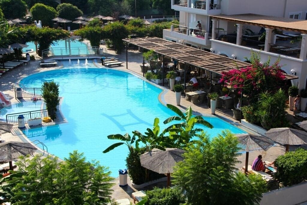 Отель Peridis Family Resort 4*