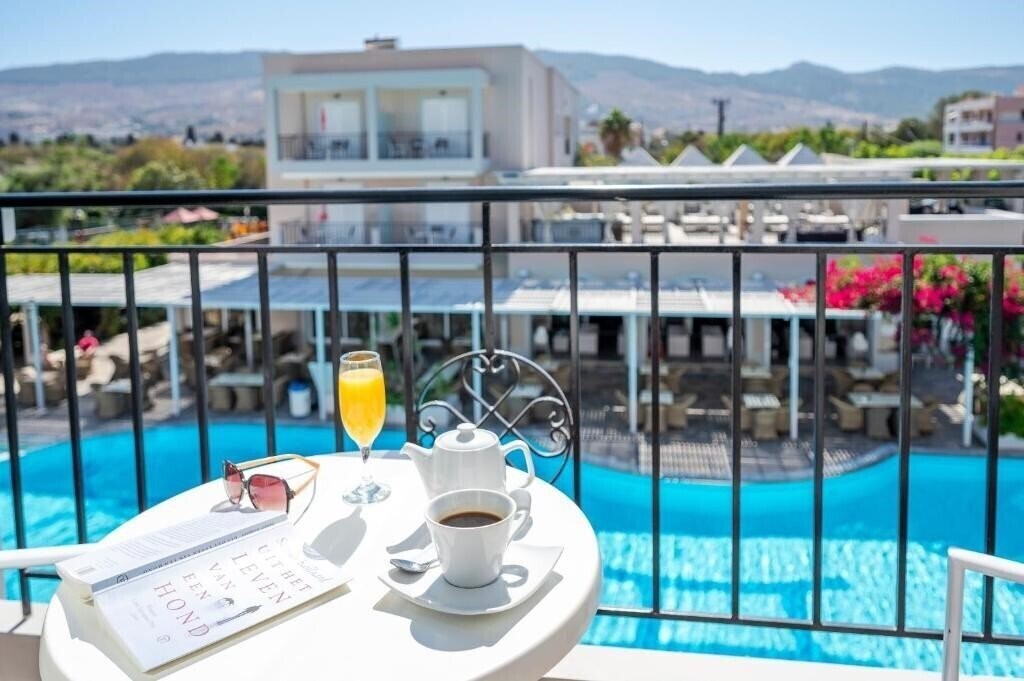 Отель Peridis Family Resort 4*