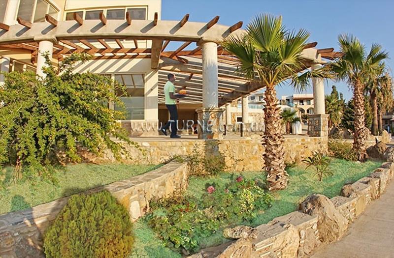 Готель Kouros Palace 4*