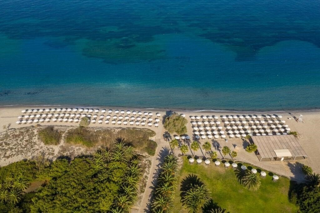 Готель Caravia Beach 4*
