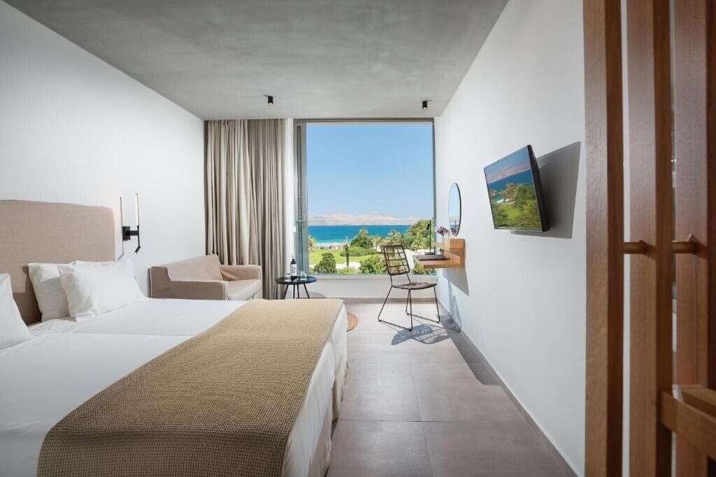 Фото Caravia Beach 4*