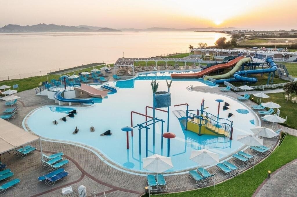 Отель Aquis Marine Resort & Waterpark 4*