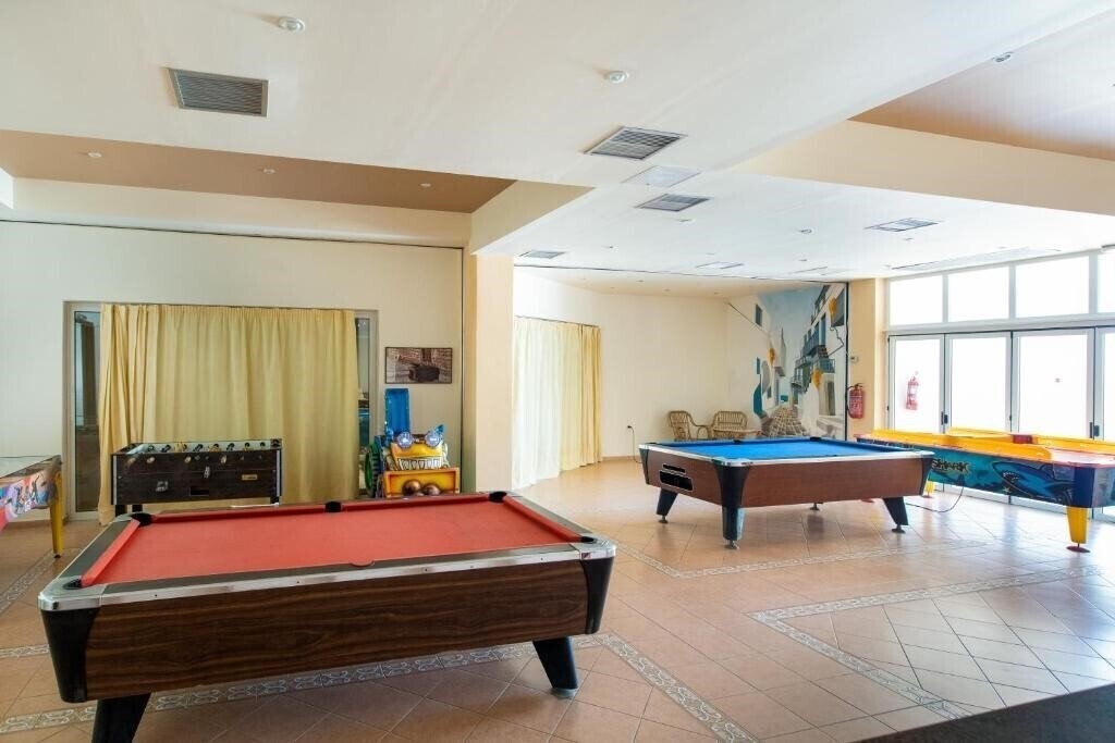 Фото Sovereign Beach Hotel 5*