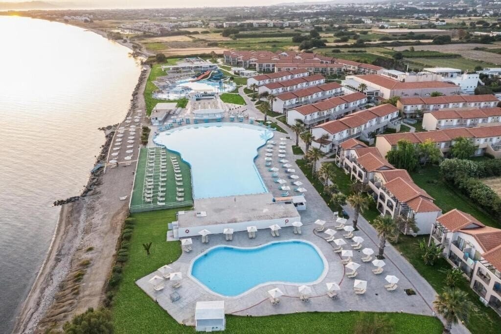 Отель White Olive Marine Aquapark 4*