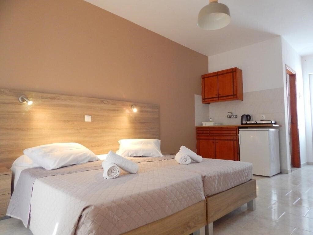 Готель Politis Studios 2*