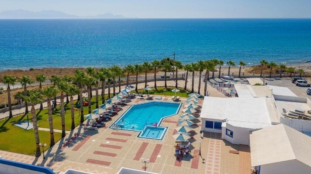 Готель Mammis Beach 3*