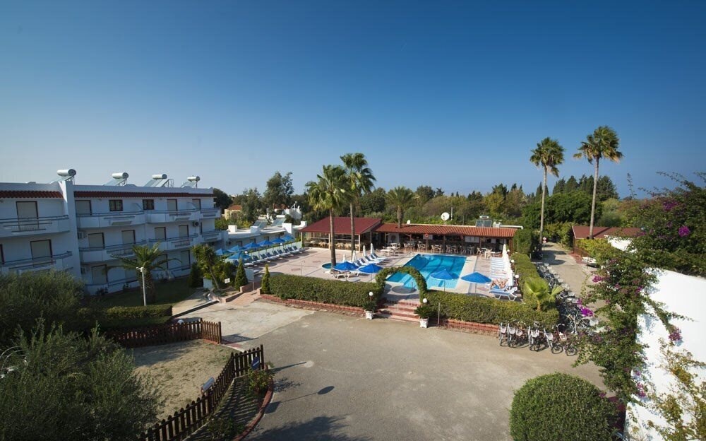 Отель Sandys Studios & Log Villas отель без категории