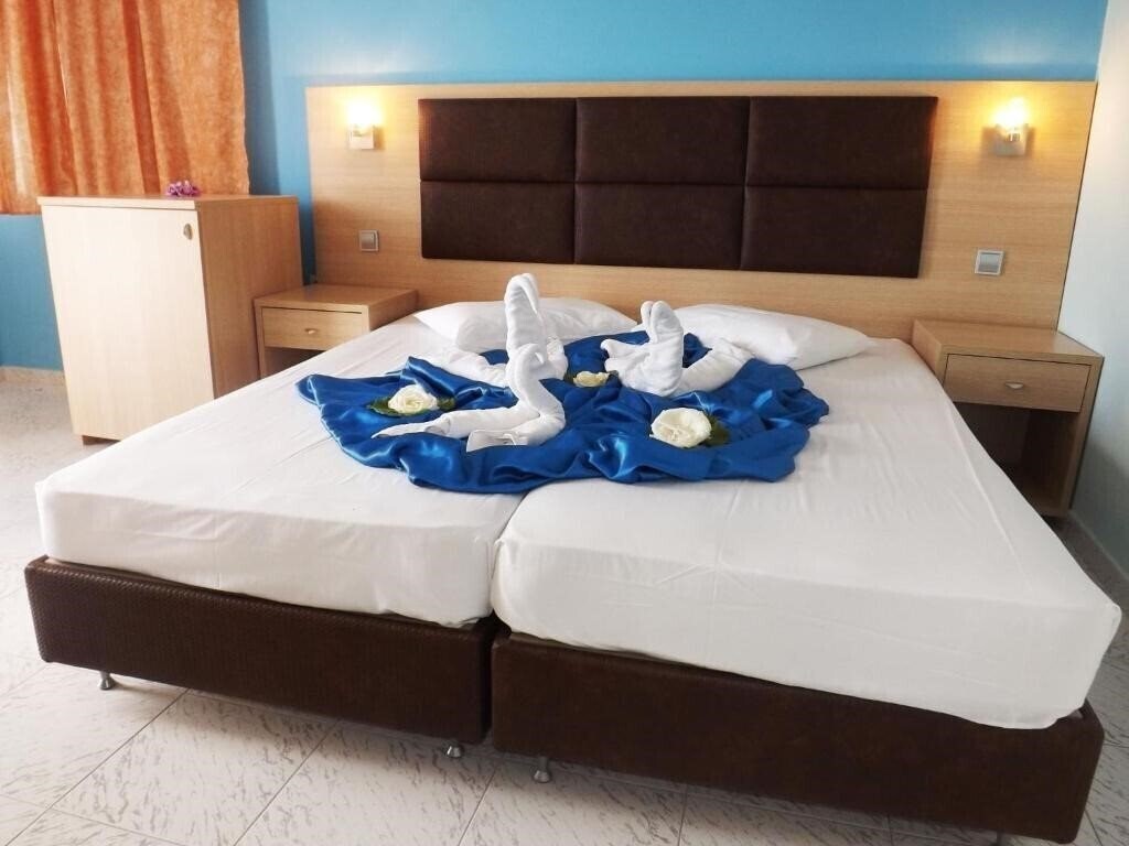 Зображення Leonidas Hotel & Studios 2*