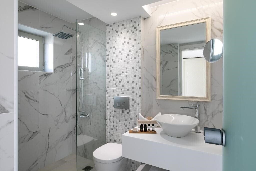 Фото White Pearls Luxury Suites Adults Only 4*
