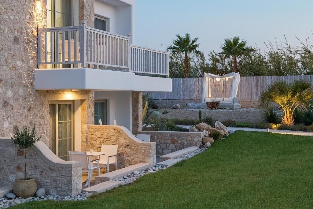 Изображение White Pearls Luxury Suites Adults Only 4*