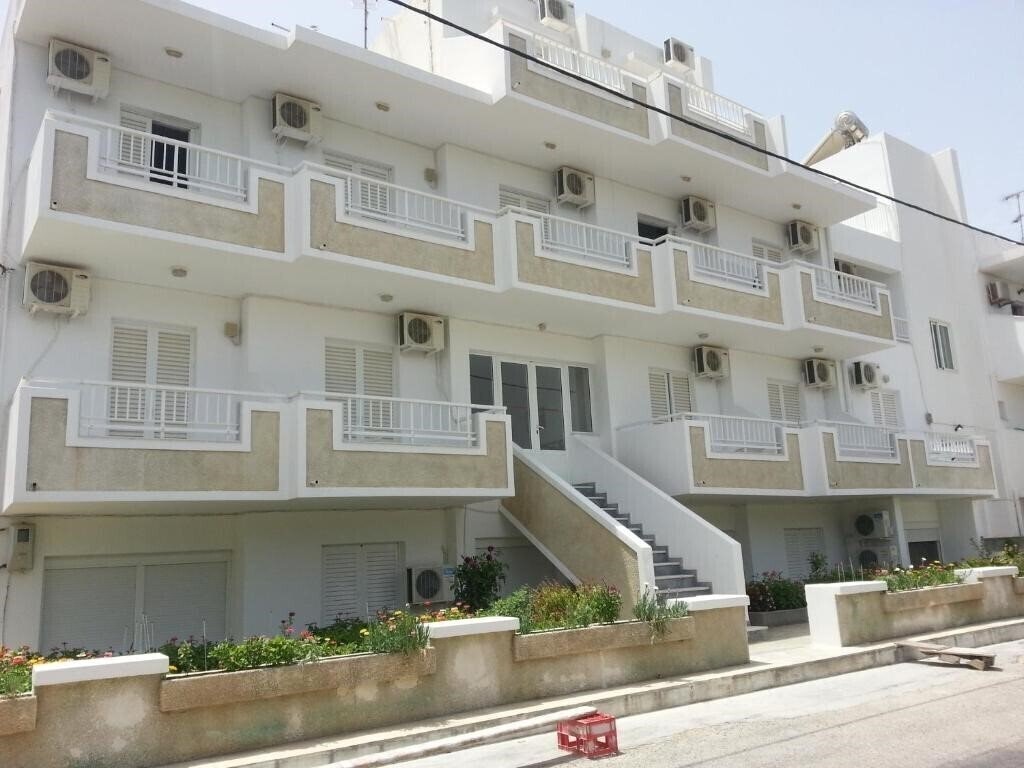 Отель Fania Apartments 3*
