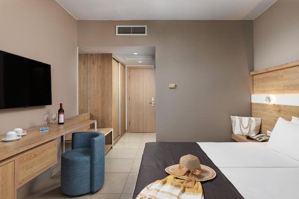 Фото The Aeolos Beach Hotel 4*