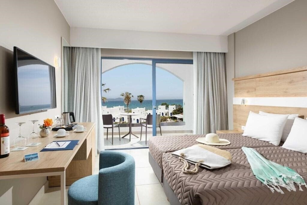 Изображение The Aeolos Beach Hotel 4*