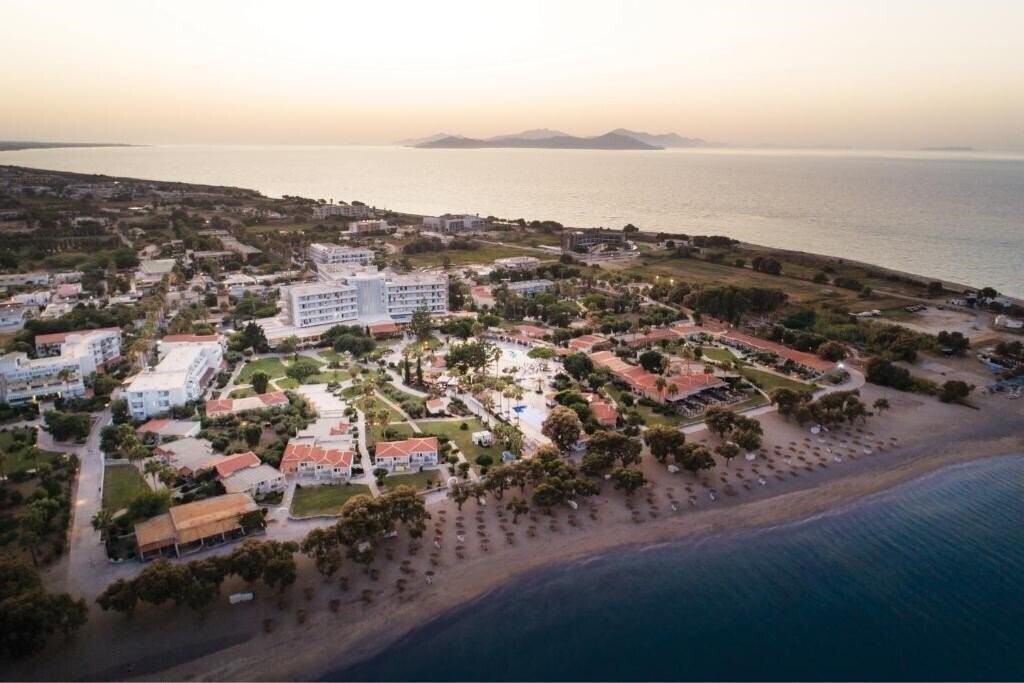 Готель Atlantis 4*