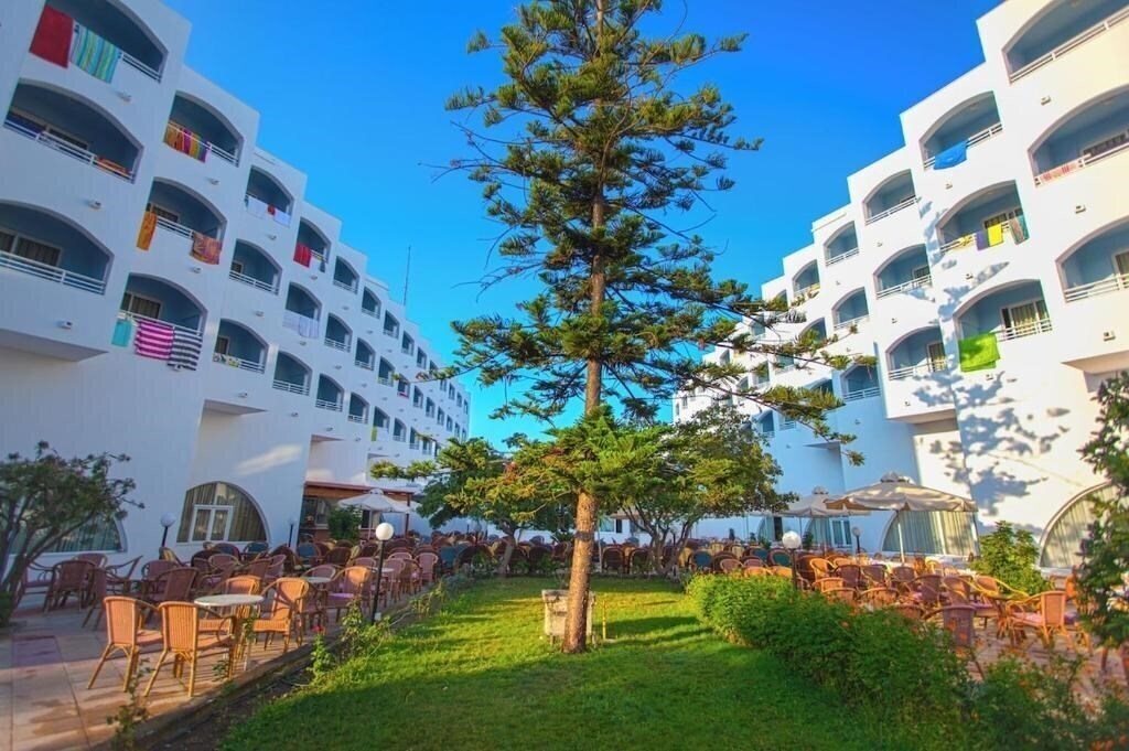 Отель Continental Palace 4*